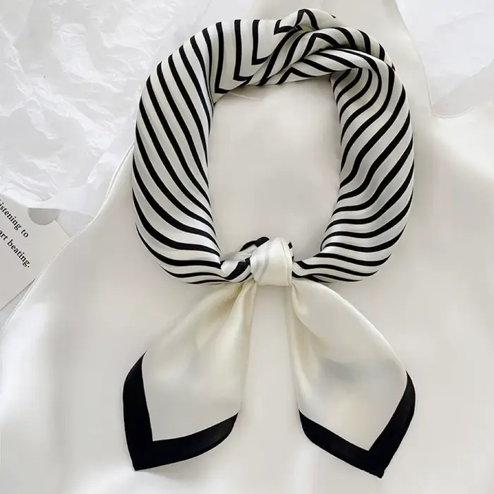 Écharpe rayée minimaliste nordique pour femme