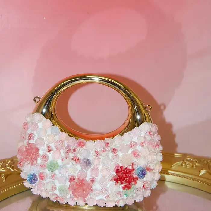 Mini sac en acrylique à fleurs brillantes