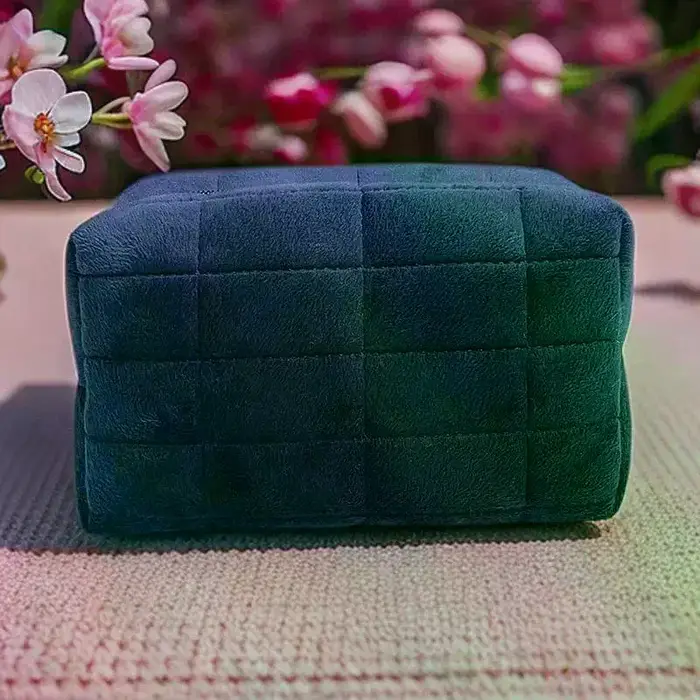 Trousse de maquillage en fourrure mignonne pour femmes