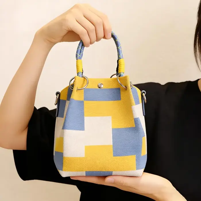 Mini sac seau tricoté pour femme