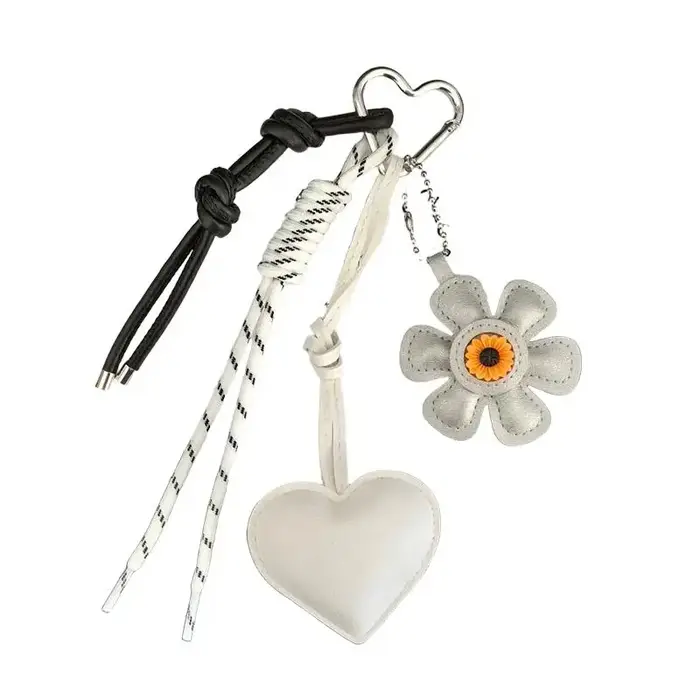 Breloque et porte-clés vintage en cuir PU motif fleur et cœur, pendentif de sac bohème fait main pou