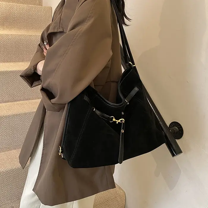 Sacs à bandoulière monochromes décontractés pour femmes, compartiment intérieur, fermeture éclair, sacs à main souples pour PC, épissage, mode, offre spéciale, 2024