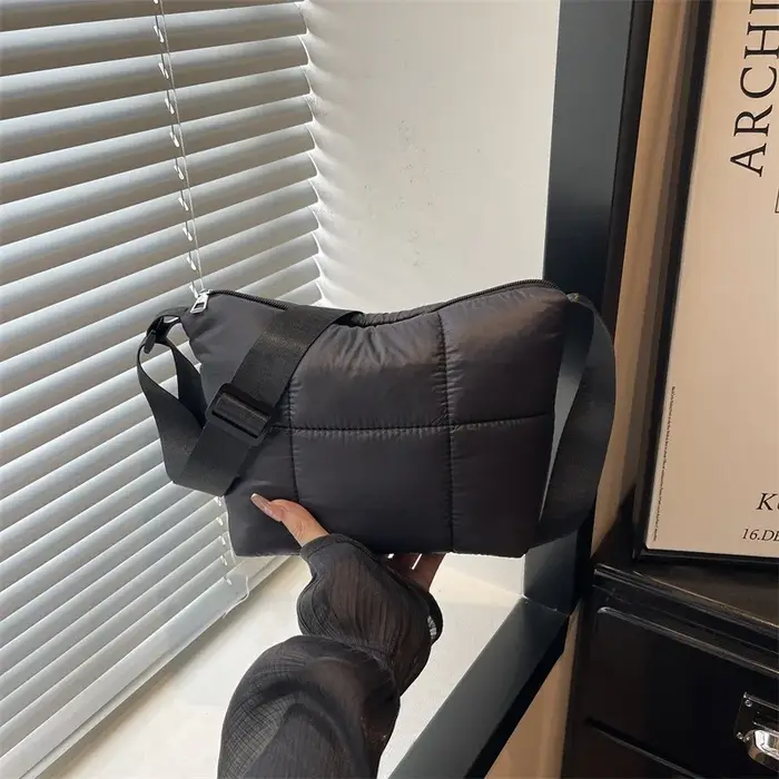 Sac à main pour femme, nouveau sac d'automne et d'hiver, sac à bandoulière simple, léger, décontract