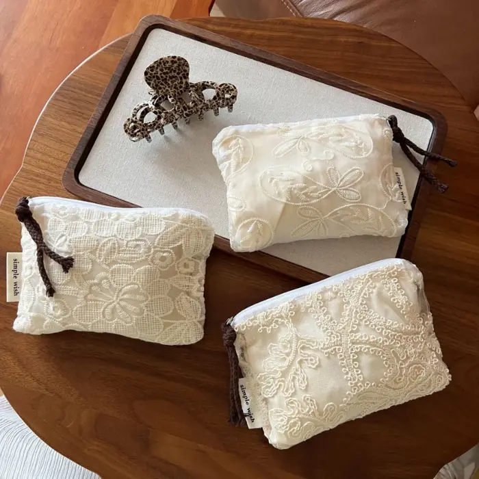 Mini sac de maquillage rétro brodé en dentelle pour femmes