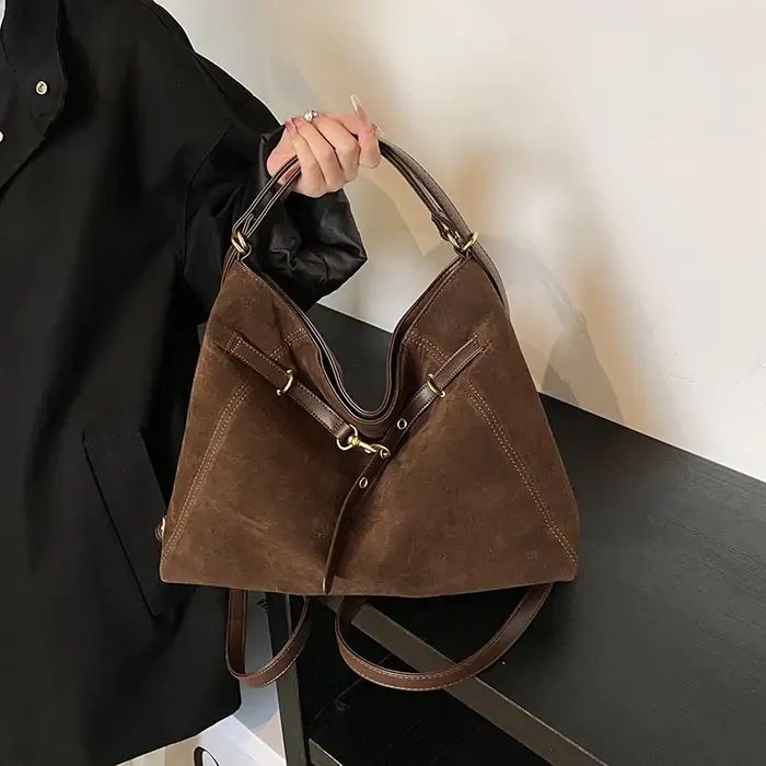 Sacs à bandoulière monochromes décontractés pour femmes, compartiment intérieur, fermeture éclair, sacs à main souples pour PC, épissage, mode, offre spéciale, 2024