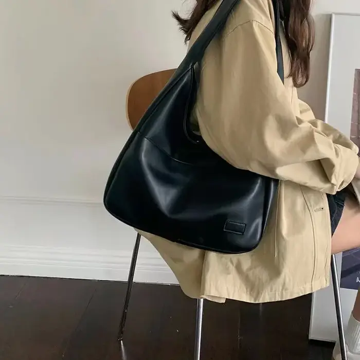 Sac fourre-tout en cuir noir de grande capacité pour femmes, sac à bandoulière polyvalent à la mode