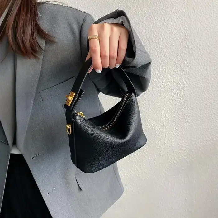 Sac à main rétro intemporel en cuir souple de qualité supérieure