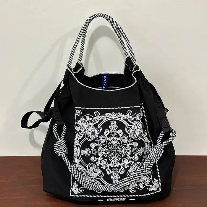 Sac à main en nylon brodé floral vintage pour femme – Sac