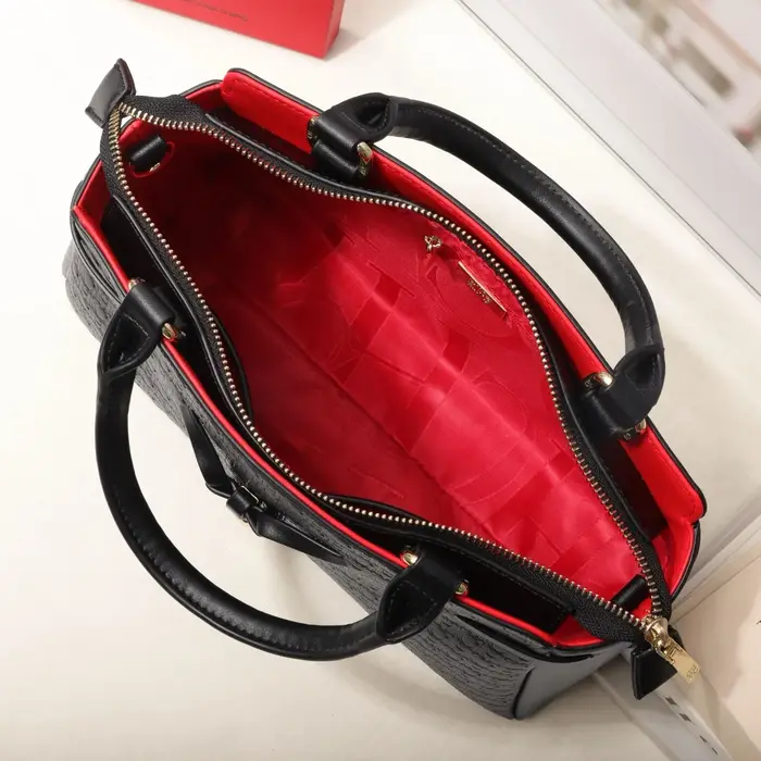 Sac fourre-tout CH à motif gaufré avec nœud décoratif