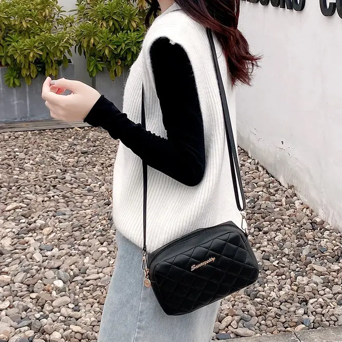 2023 gland petit sac de messager pour les femmes tendance Lingge broderie caméra femme sac à bandoulière mode chaîne