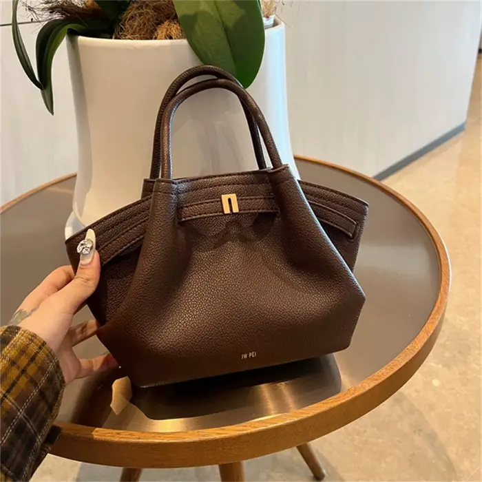 Nouveau sac à bandoulière en toile marron pour femme JW PEI, mini sac fourre-tout en cuir végétalien