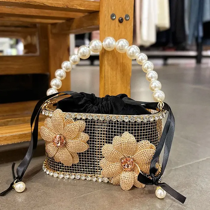 Sac seau en métal à fleurs en strass incrusté de diamants