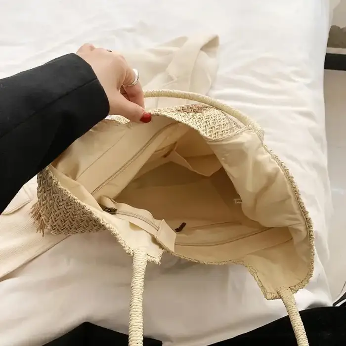 Sac fourre-tout tissé à la main en paille avec pompons
