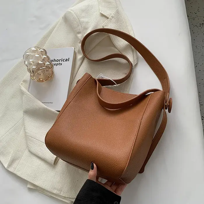 Sac bandoulière tendance pour femme, nouveau style automne-hiver 2025, sac à main à large sangle, sa