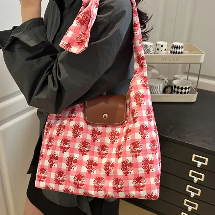 Sac fourre-tout à poignées nœud papillon et motif rayé