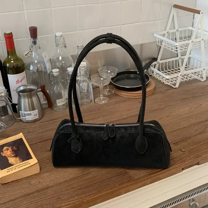 Sac à main en forme de pain français au design simple