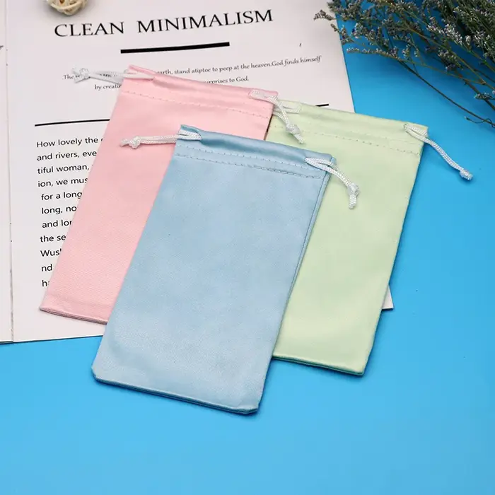 Mini sac à cordon pour lunettes