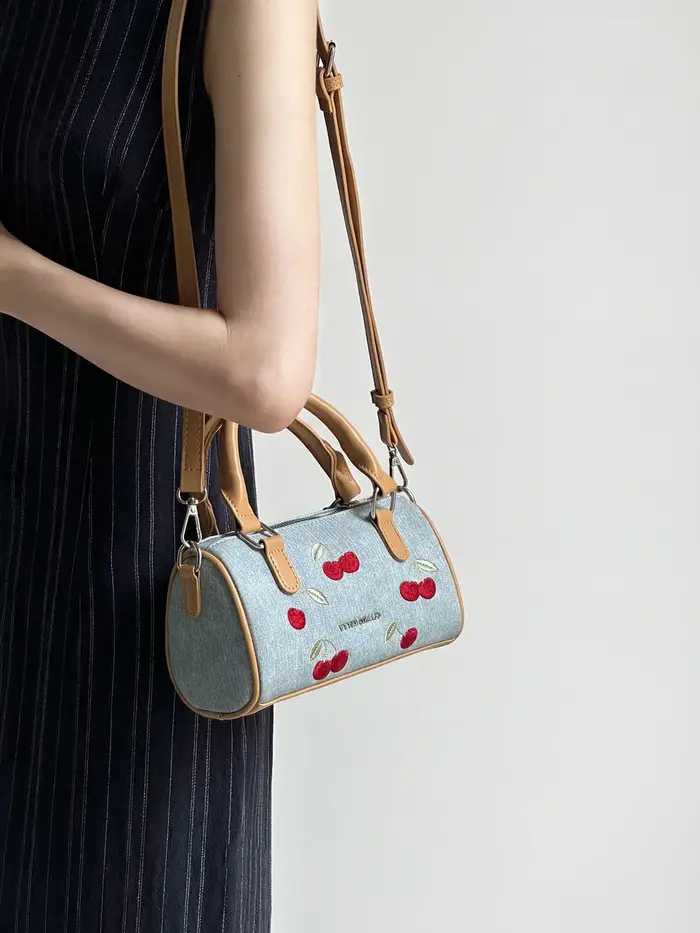 Sac à bandoulière avec motif brodé cerise