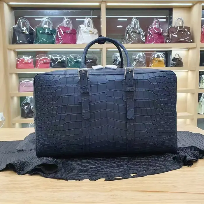 Sac de voyage de luxe en cuir de Crocodile véritable marron