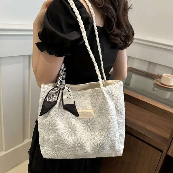 Sac fourre-tout matelassé chic avec bandoulière tressée