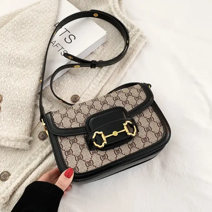 Sac bandoulière rétro tendance 2026 : Un petit sac carré classique et polyvalent