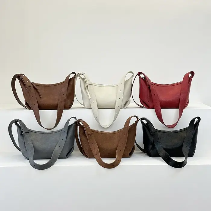 Petit sac noir de styliste pour femmes
