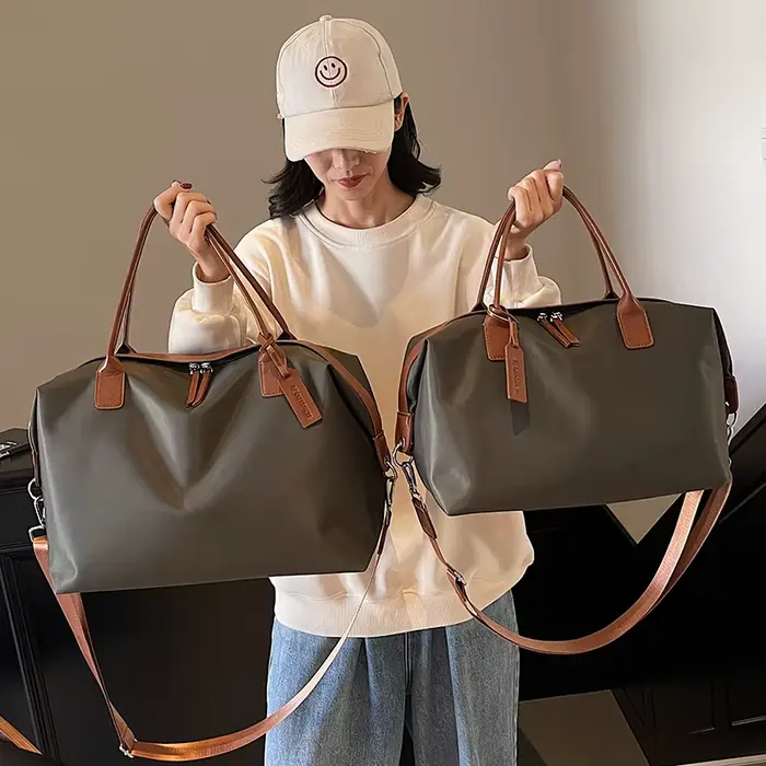 Sac à main tendance de grande capacité avec accents en cuir