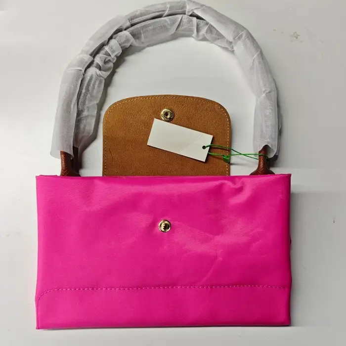 Sac hobo pliable classique en nylon, sac à main à bandoulière pour femmes avec design brodé