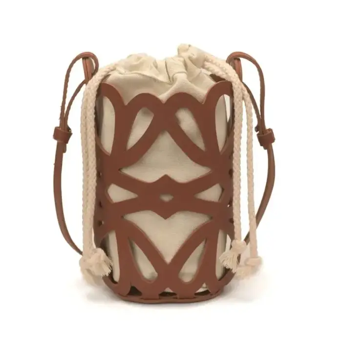Sac à langer haut de gamme : élégant sac bandoulière pour femme avec logo de designer minimaliste et grande capacité