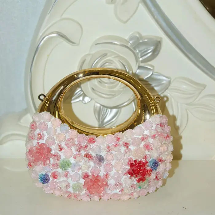 Mini sac en acrylique à fleurs brillantes