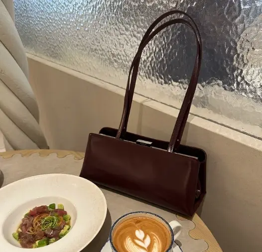 Sac pour femme Automne et hiver Mode rétro Sac sous le bras Tout-aller Atmosphérique Sac portable