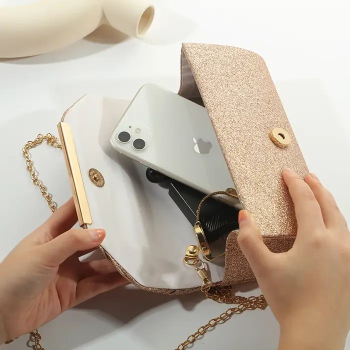 Pochette élégante à la mode