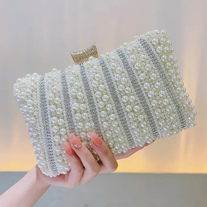 Pochette en perles pour femme