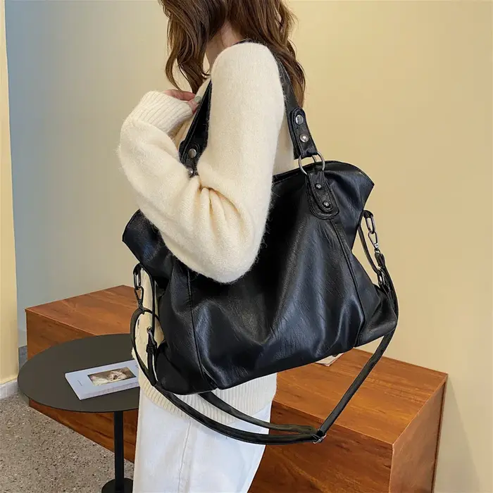 Grands sacs à bandoulière noirs pour femmes