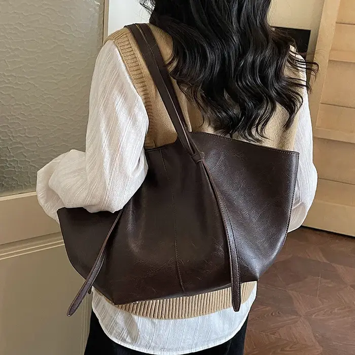 Sac fourre-tout rétro grande capacité, nouveau style 2026, sac de banlieue à bandoulière unique, sac de shopping populaire transfrontalier