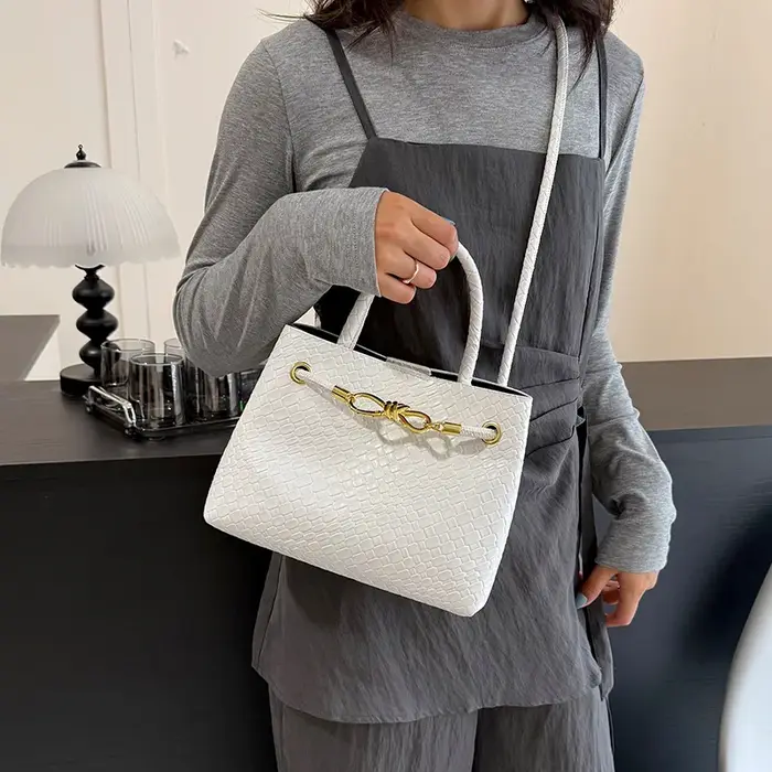 Sac fourre-tout élégant pour femme 2026 – Sac à main de banlieue de luxe à motif tissé