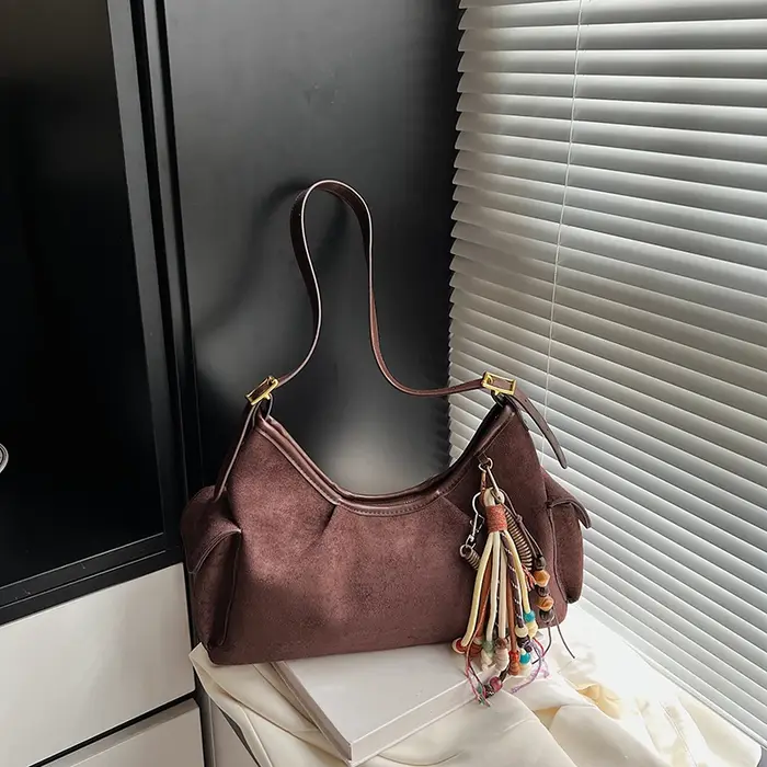 Faux daim couleur unie grande capacité Boston automne nouveau polyvalent 2025 offre spéciale sacs pour les femmes