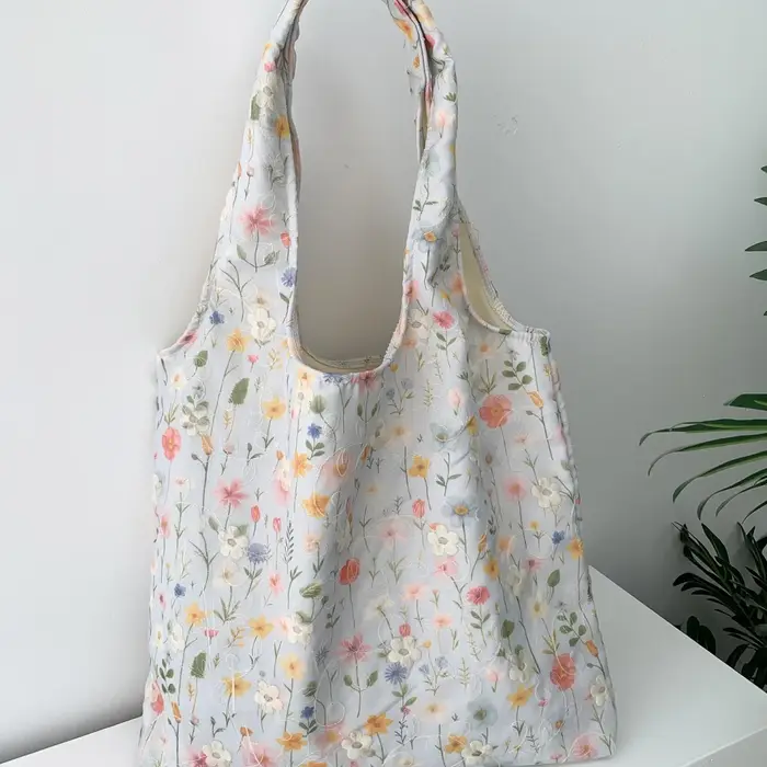 Sac à main léger brodé à fleurs
