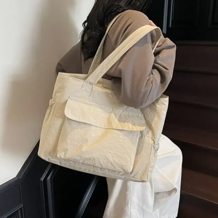 Sac messager pour femme de haute qualité par un créateur renommé - Sac bandoulière élégant en cuir