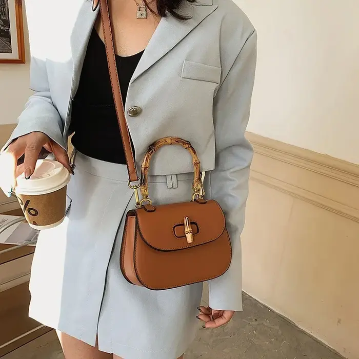 Sac de selle Chic à poignée en bambou pour femmes