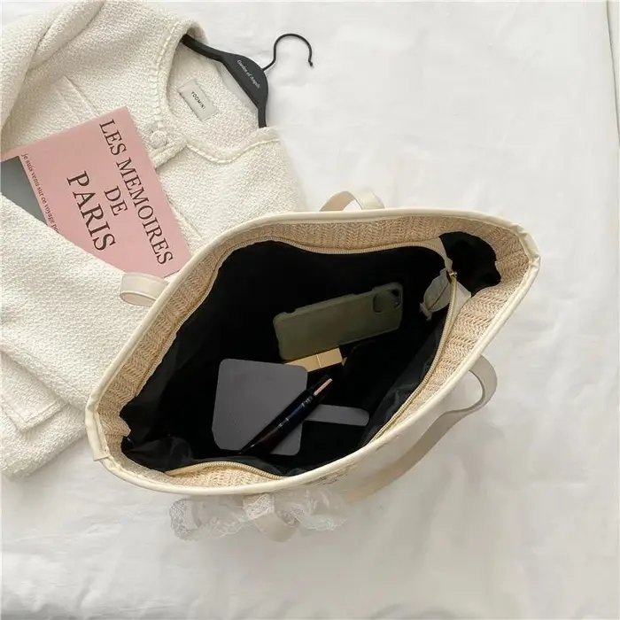 Sac fourre-tout en paille tressée avec broderie florale et détail nœud en dentelle