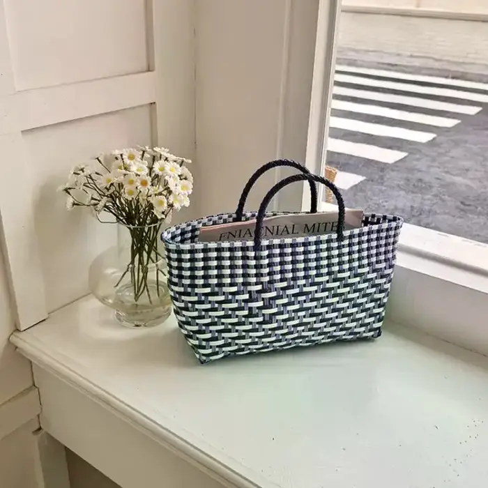 Sac à main en PVC tressé mignon