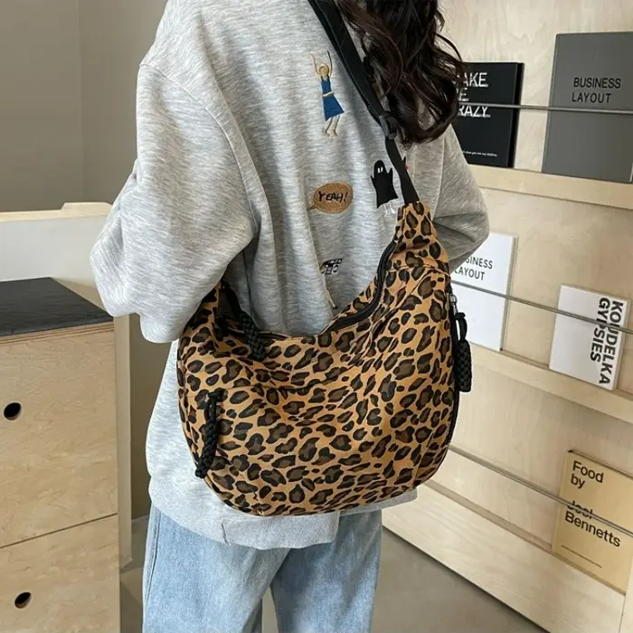 Sac Hobo imprimé léopard unique