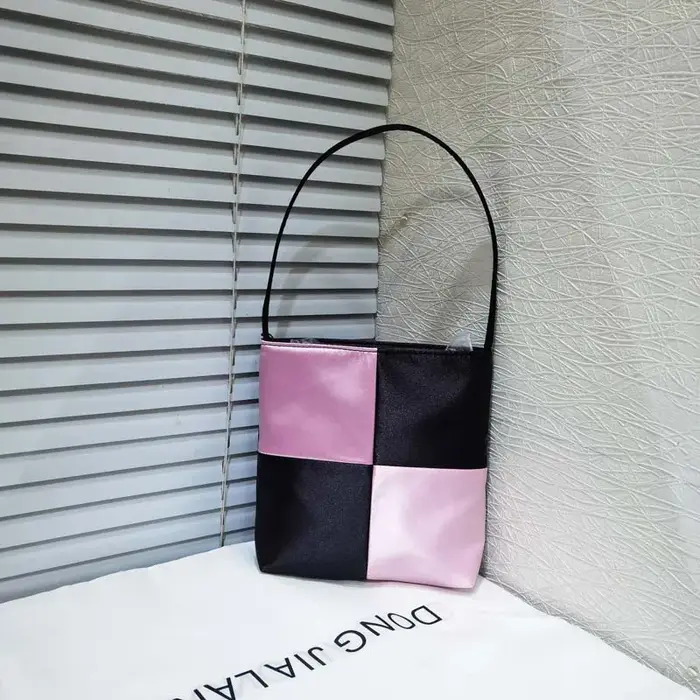 Ins célèbre mode velours sac à main sac de téléphone portable femmes petit sac fourre-tout carré aron élément couleur