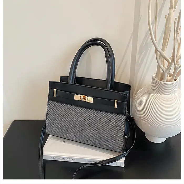 Sac à bandoulière décontracté tendance grande capacité, style urbain simple, pour usage quotidien en hiver
