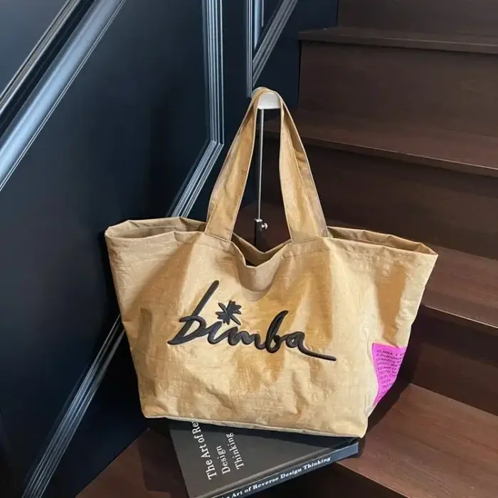 Sac à main en cuir élégant pour femme par un créateur renommé - Sac bandoulière classique de luxe pour femmes