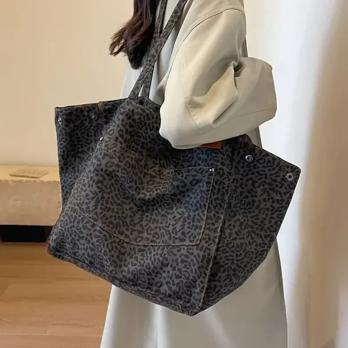 Sac fourre-tout motif léopard