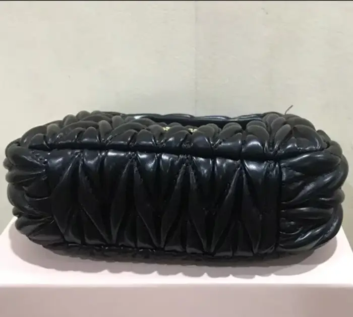 Sac à main tendance pour femme, design à pompons, sac d'épaule haut de gamme, sac sous le bras grande capacité, sac pour femme