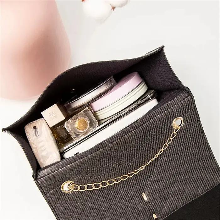 Mini sac à bandoulière à rabat avec pompon pour femme