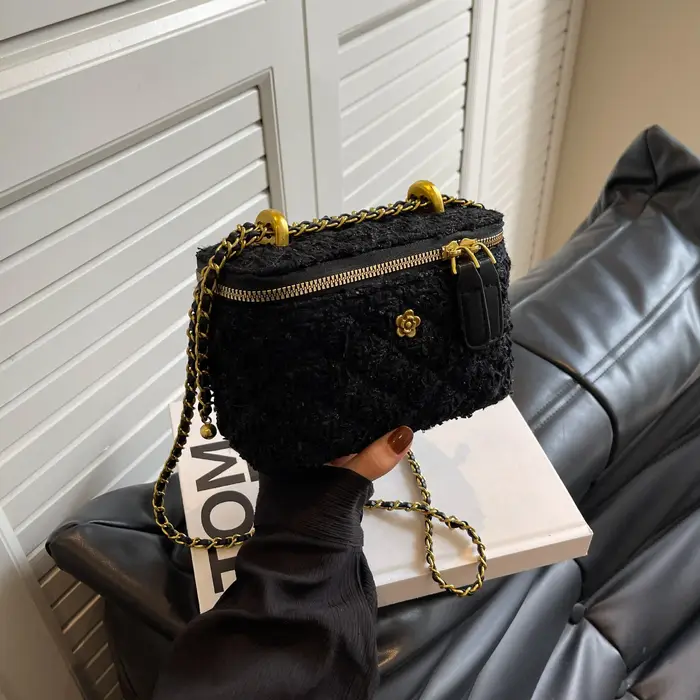 Sac à bandoulière en velours pour femme, style simple urbain, taille moyenne, avec chaîne en laine, 